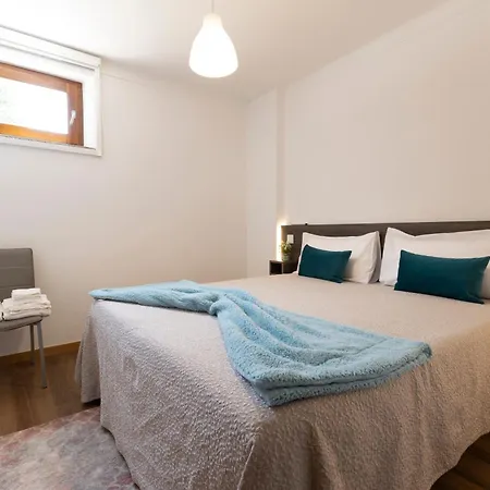 ゲストハウス A Trajadinha Do Lima *